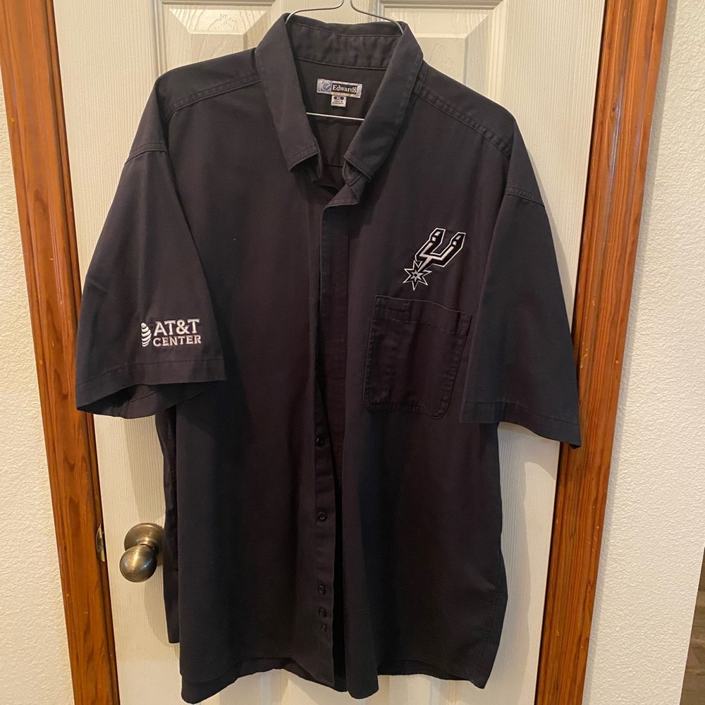 Men’s xl Spurs shirt